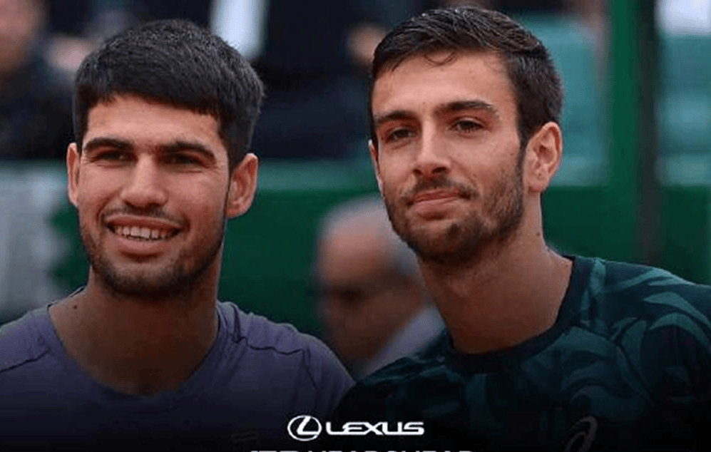 差1个篮板创纪录，下场不打了！詹姆斯30+准三双，湖人半场81分！