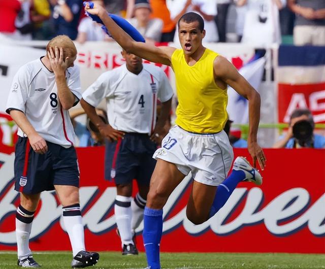 施罗德赛后围堵东契奇 冲上热搜